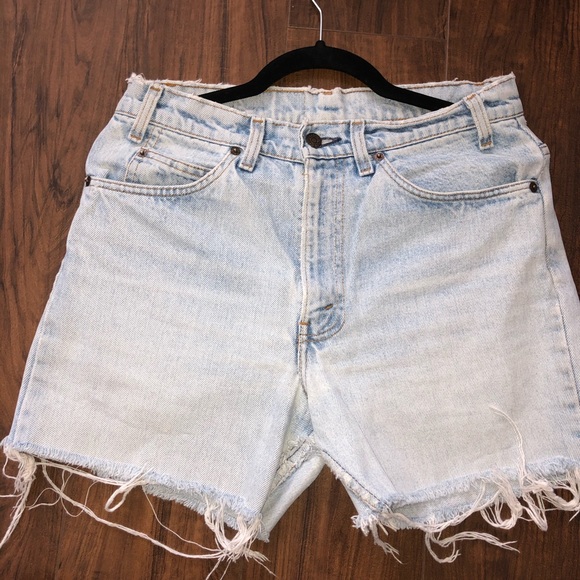 Urban outfitters Levi cut off’s orange tag. - Picture 4 of 5